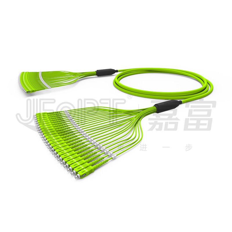 O cabo de fibra ótica pre terminado 24 do pacote retira o núcleo do revestimento de PVC OM5 multimodo 0.5m que ramificam com SC/APC