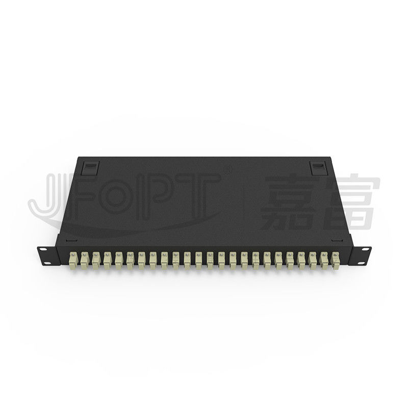 LC/SC/FC/ST Rack Mount Fiber Patch Panel 12/24core com 19 polegadas de tamanho de abertura do botão da porta